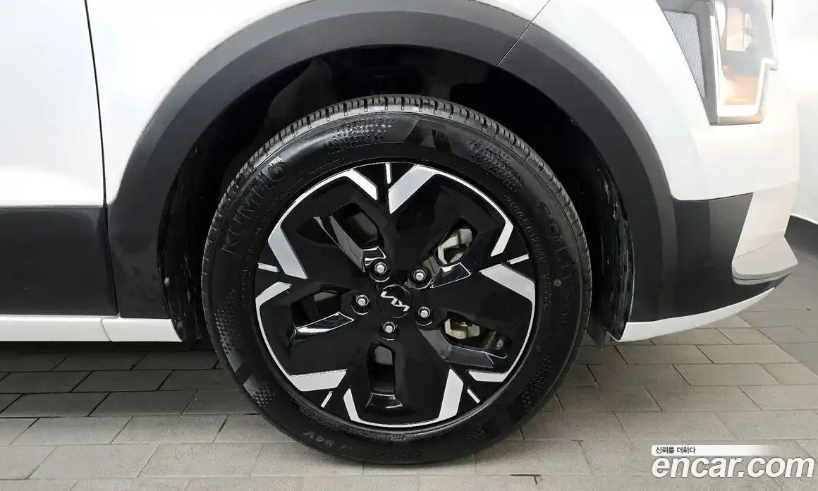 Kia Niro 2023 0.2 автомат (гидро), фото 7