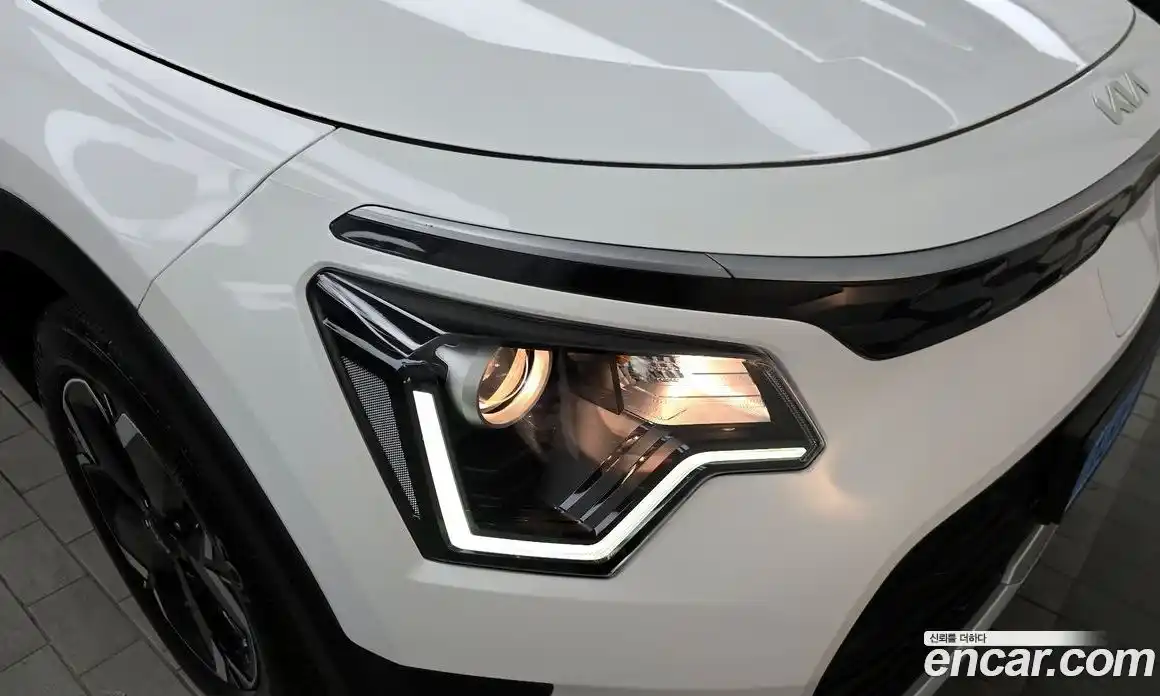 Kia Niro 2023 0.2 автомат (гидро), фото 8