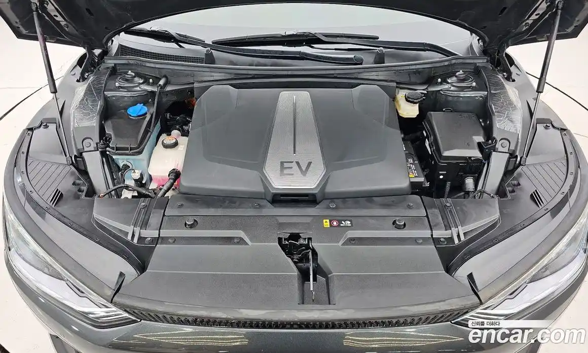 Kia EV6 2023 0.1 автомат (гидро), фото 6