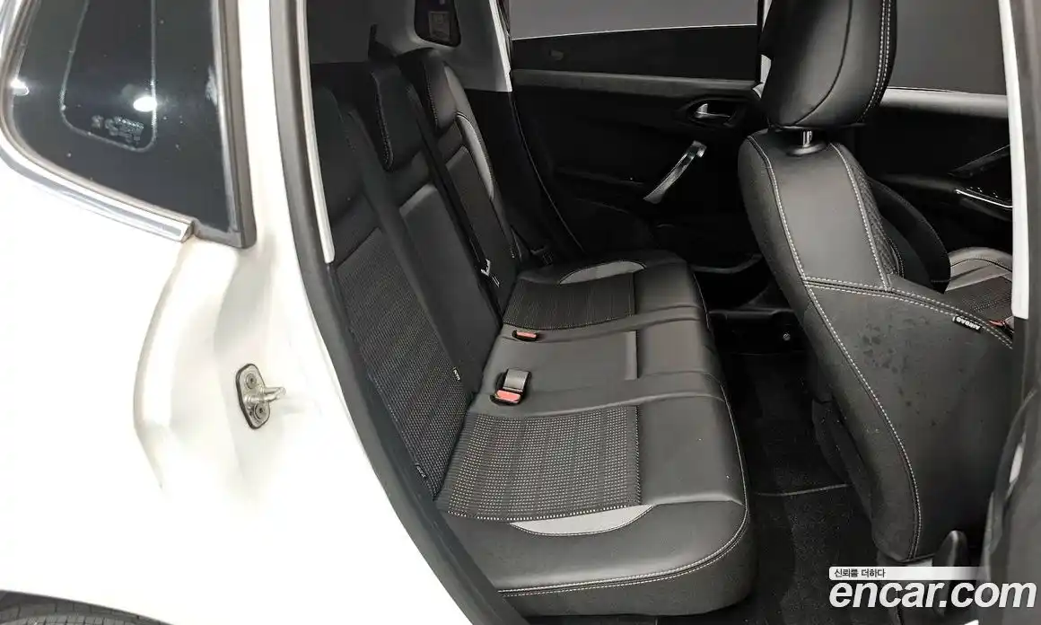 Peugeot 2008 2017 1.6 автомат (гидро), фото 11