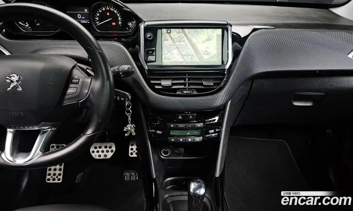 Peugeot 2008 2017 1.6 автомат (гидро), фото 13