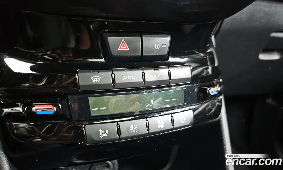 Peugeot 2008 2017 1.6 автомат (гидро), фото 15