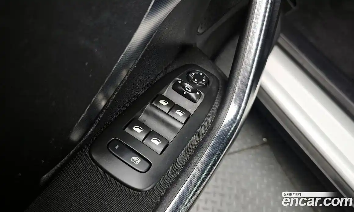 Peugeot 2008 2017 1.6 автомат (гидро), фото 18
