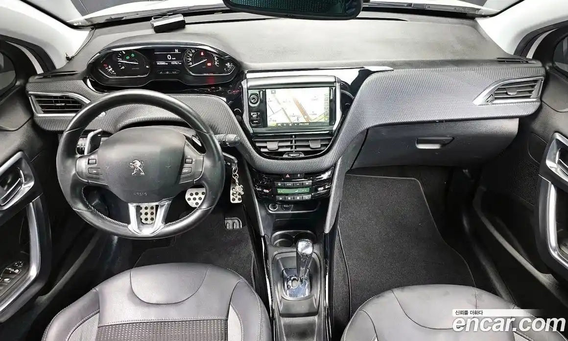 Peugeot 2008 2017 1.6 автомат (гидро), фото 7