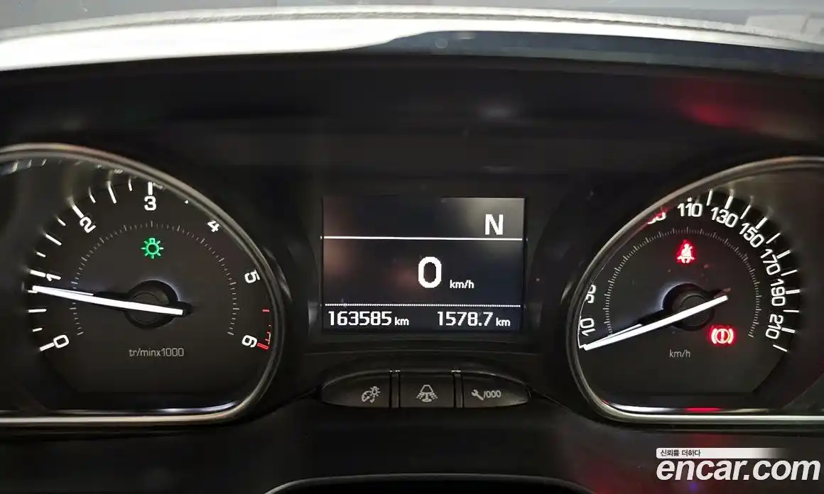 Peugeot 2008 2017 1.6 автомат (гидро), фото 8