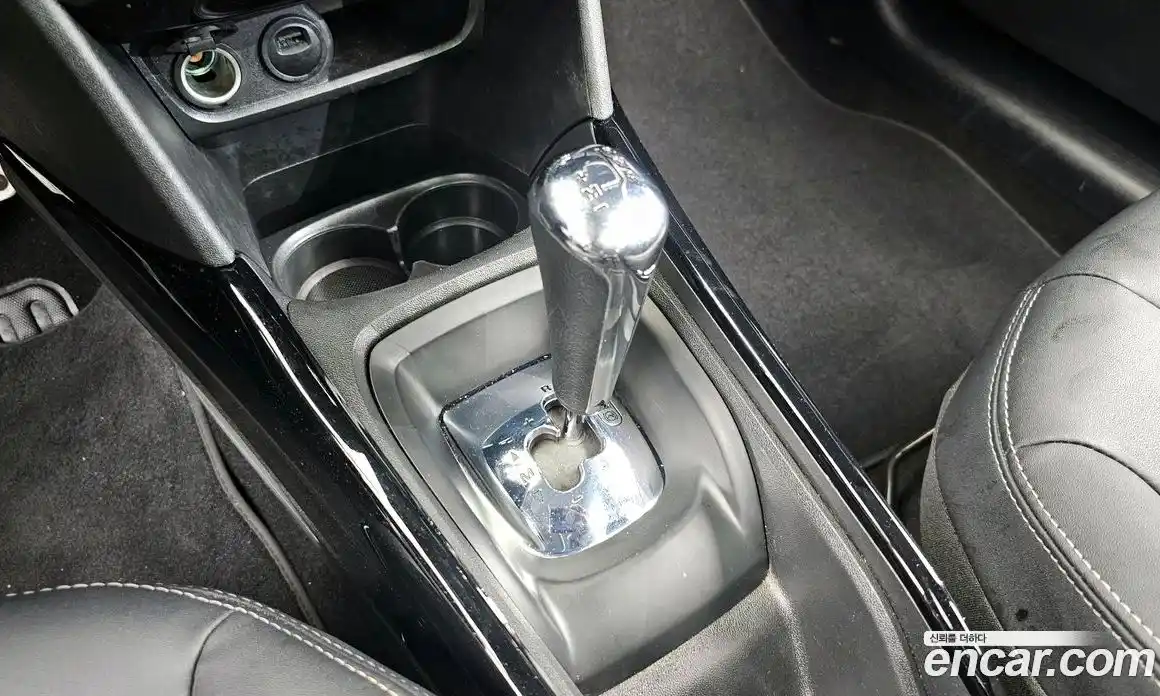 Peugeot 2008 2017 1.6 автомат (гидро), фото 9