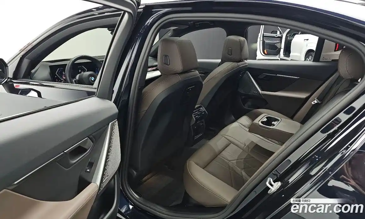 BMW 5 серия 2025 2.0 автомат (гидро), фото 12