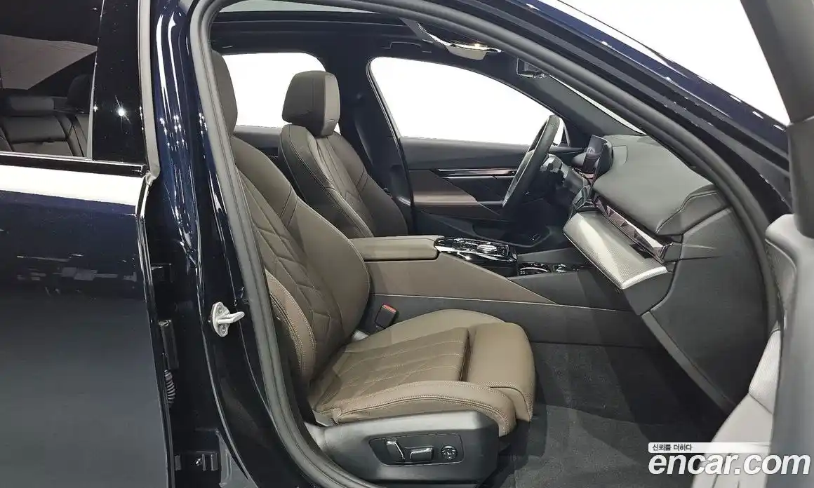 BMW 5 серия 2025 2.0 автомат (гидро), фото 10