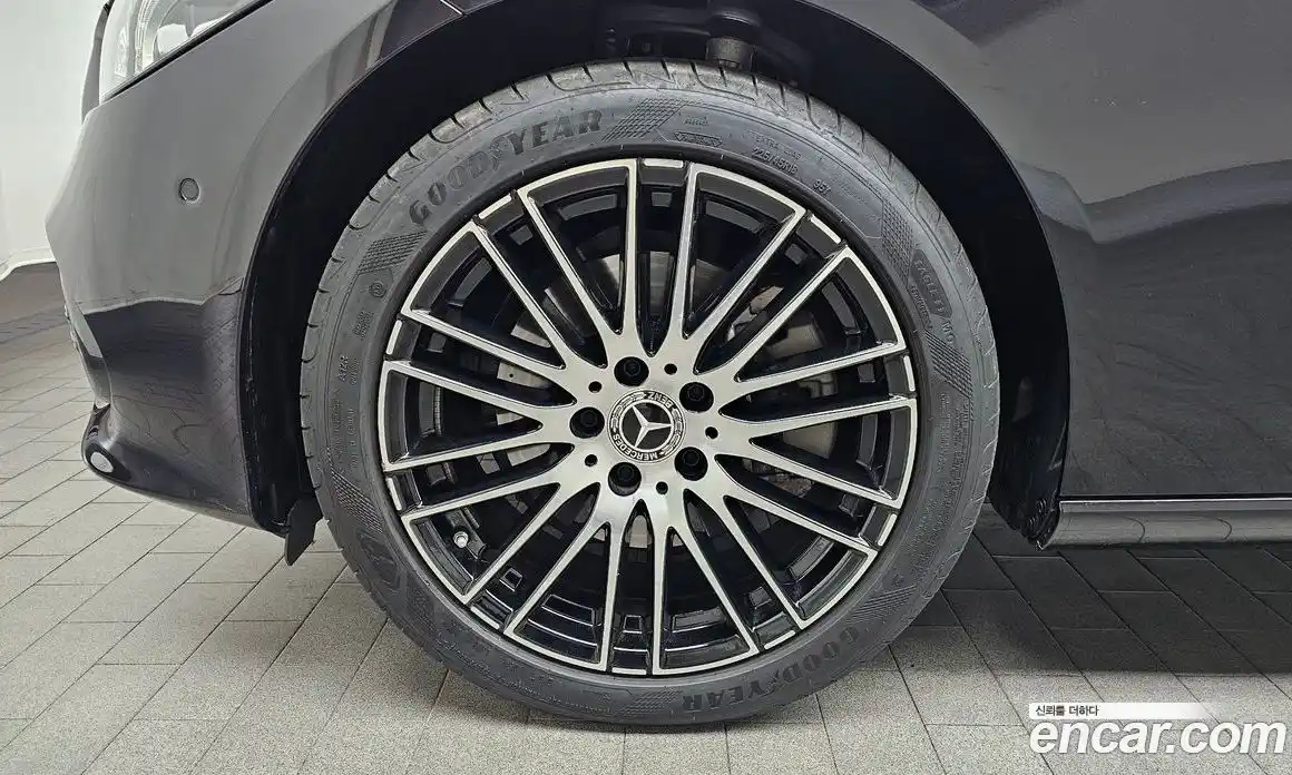 Mercedes-Benz C-Class 2025 2.0 гидро, фото 5