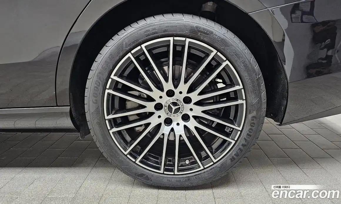 Mercedes-Benz C-Class 2025 2.0 гидро, фото 7