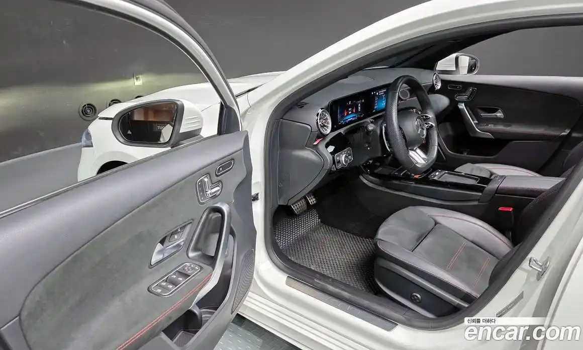 Mercedes-Benz A-Class 2024 2.0 гидро, фото 13 Mercedes-Benz A-Class 2024 2.0 гидро, фото 13