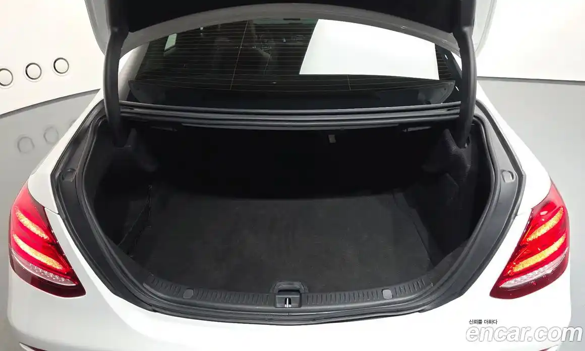 Mercedes-Benz E-Class 2019 2.0 гидро, фото 23