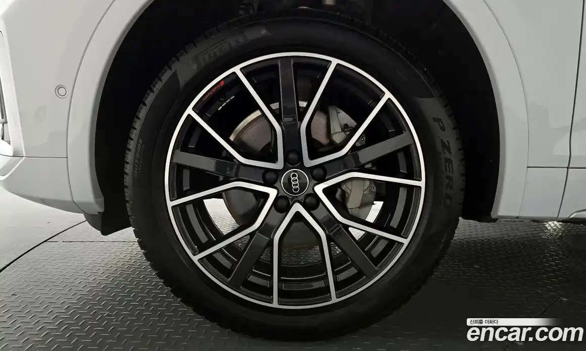 Audi Q5 2023 2.0 автомат (гидро), фото 4