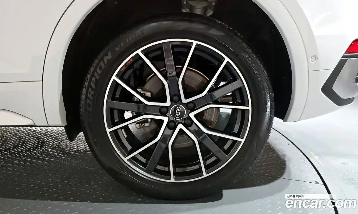Audi Q5 2023 2.0 автомат (гидро), фото 6