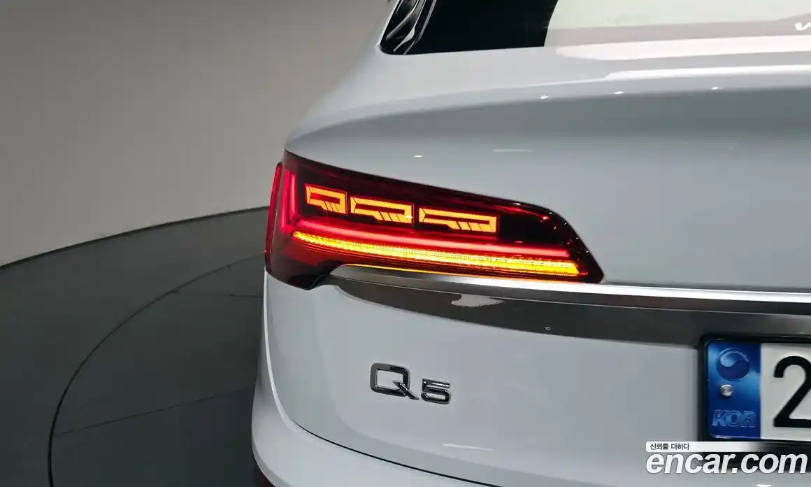 Audi Q5 2023 2.0 автомат (гидро), фото 8