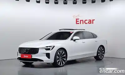 Volvo S90, 2025, 985 км