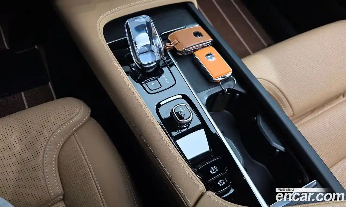 Volvo XC90 2025 2.0 автомат (гидро), фото 12