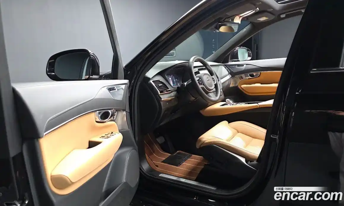Volvo XC90 2025 2.0 автомат (гидро), фото 13