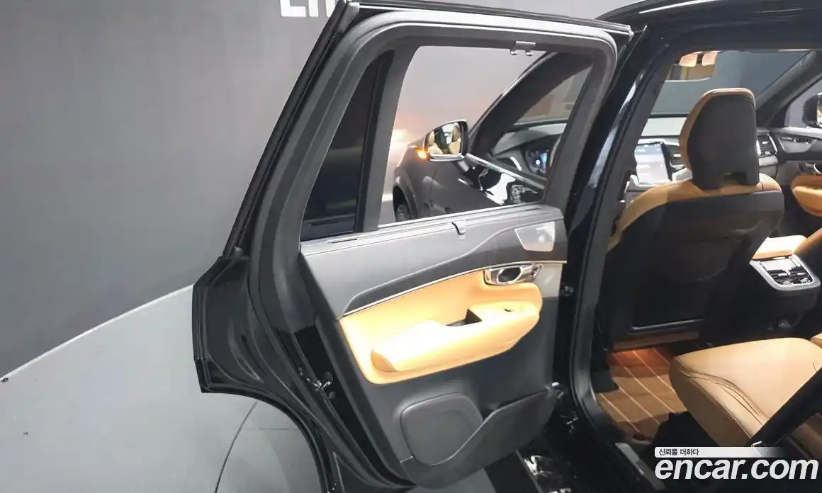 Volvo XC90 2025 2.0 автомат (гидро), фото 15