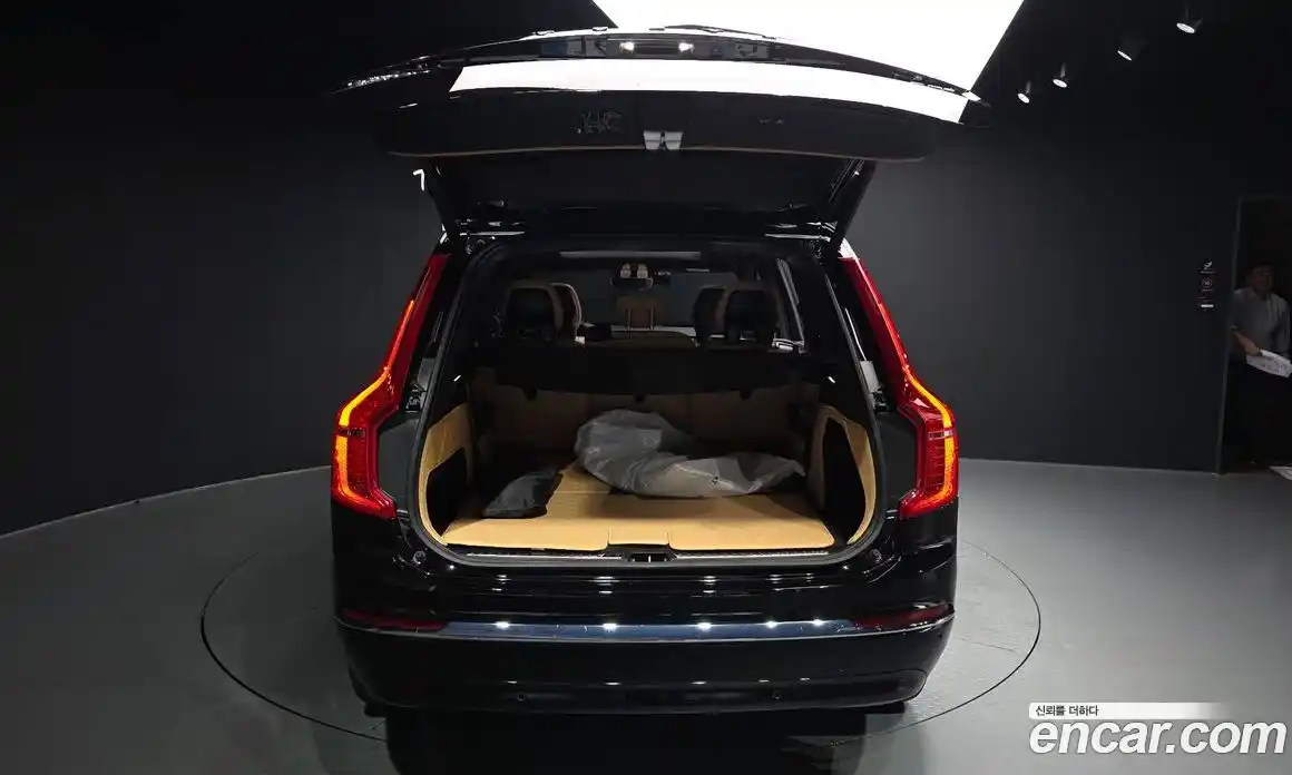 Volvo XC90 2025 2.0 автомат (гидро), фото 26