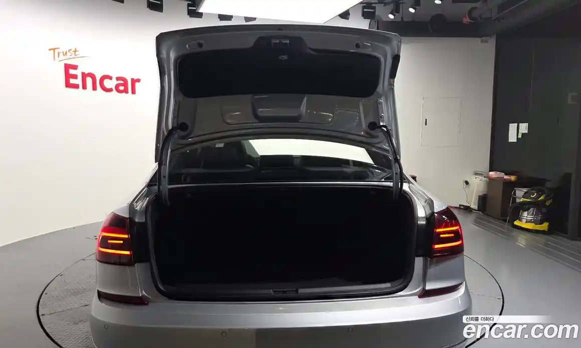 Volkswagen Passat 2018 2.0 автомат (гидро), фото 32