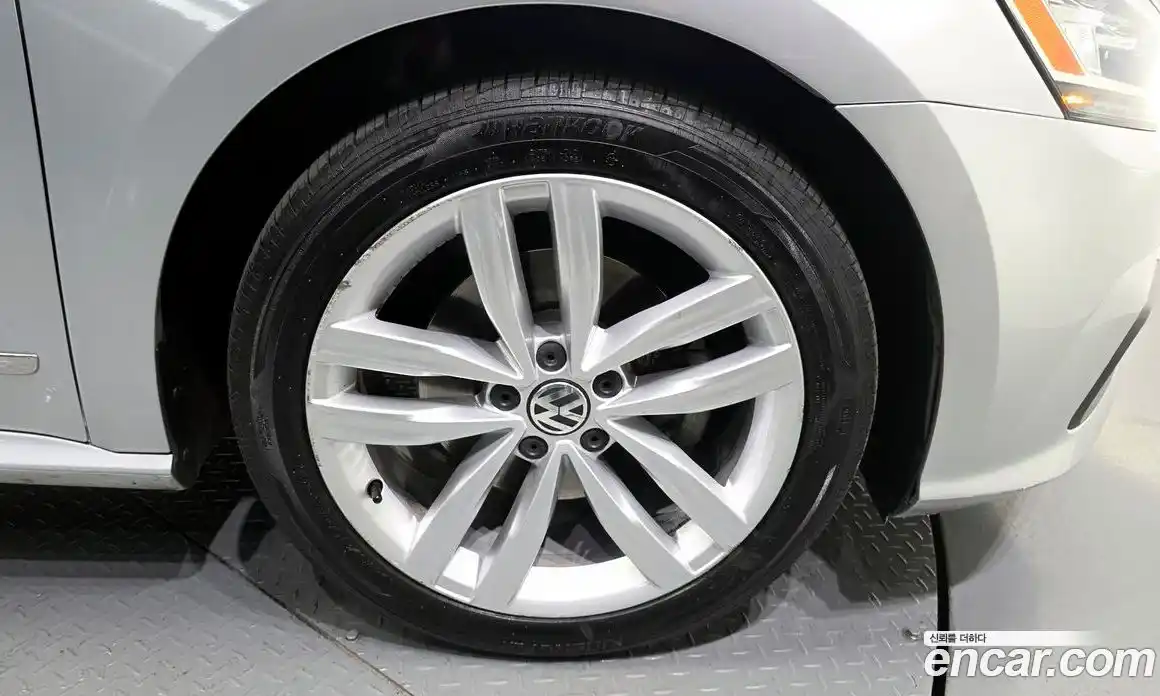 Volkswagen Passat 2018 2.0 автомат (гидро), фото 7
