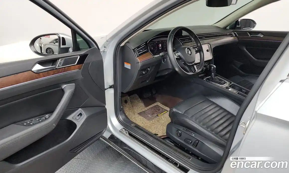 Volkswagen Passat 2018 2.0 автомат (гидро), фото 13