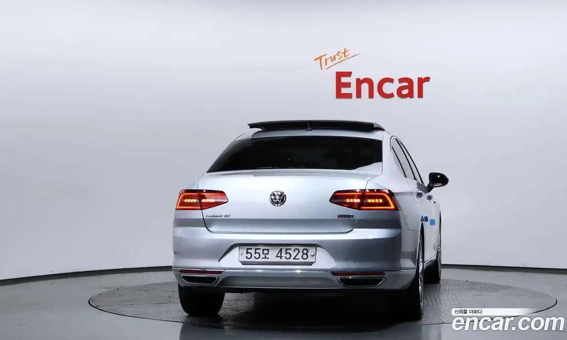 Volkswagen Passat 2018 2.0 автомат (гидро), фото 4