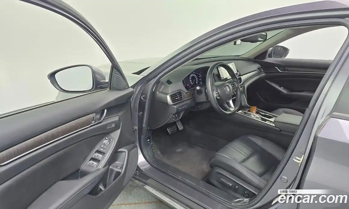 Honda Accord 2019 2.0 автомат (гидро), фото 10
