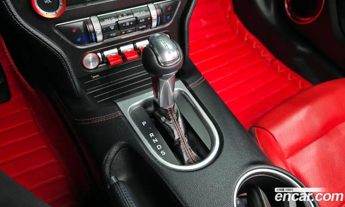 Ford Mustang 2021 2.3 автомат (гидро), фото 12