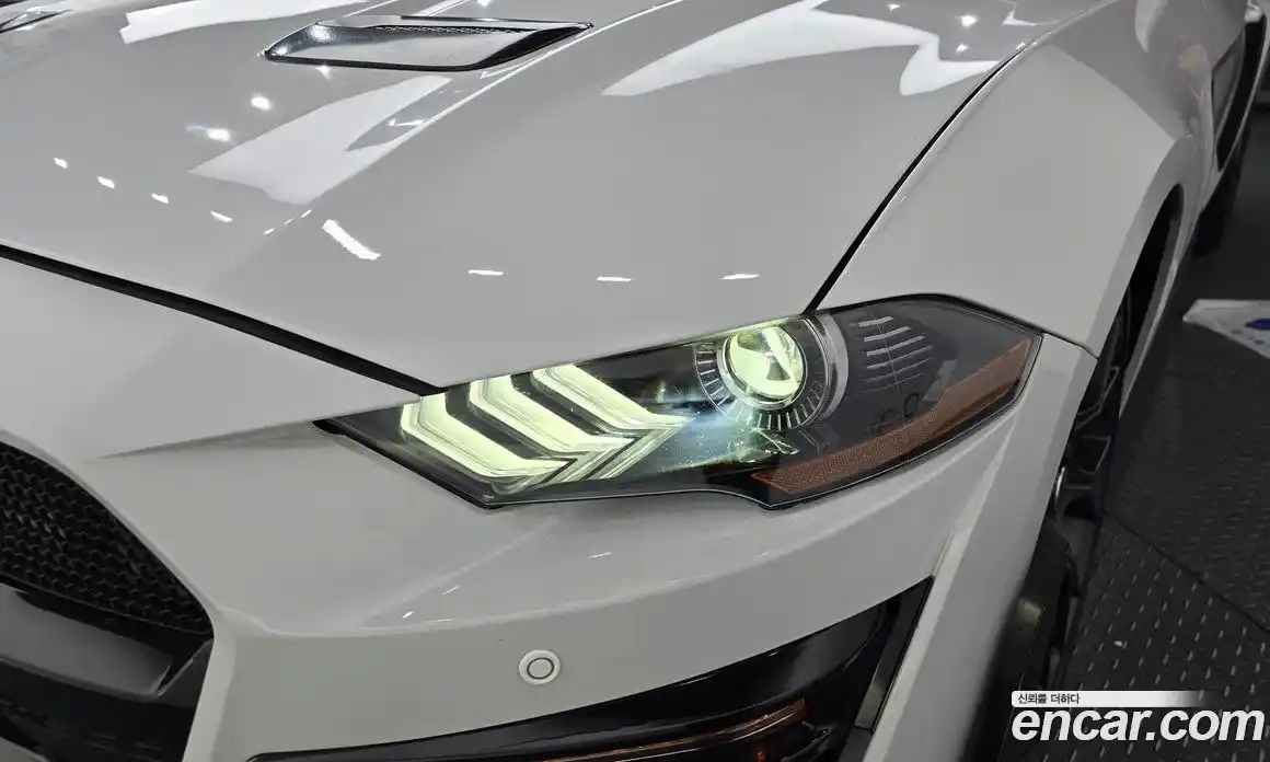 Ford Mustang 2021 2.3 автомат (гидро), фото 8