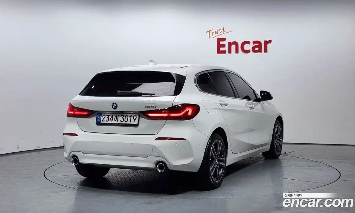 BMW 1 серия 2021 2.0 автомат (гидро), фото 2