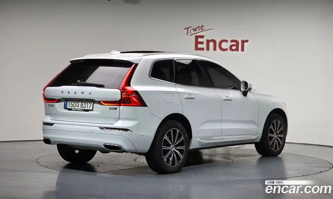 Volvo XC60 2021 2.0 автомат (гидро), фото 2