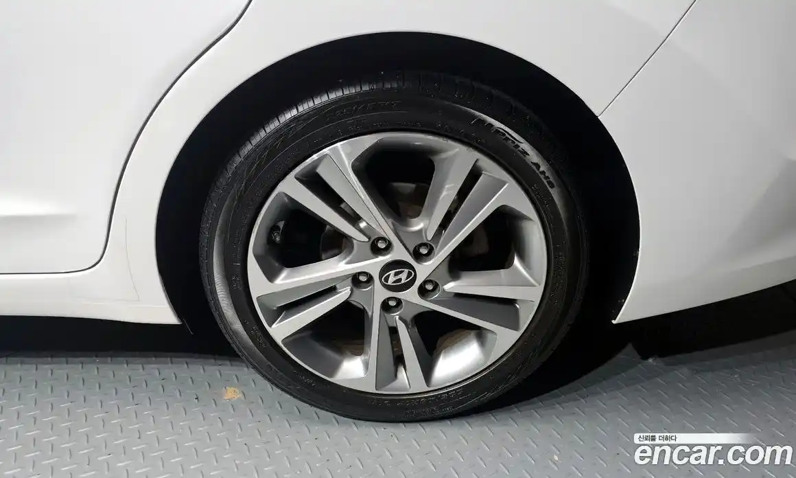 Hyundai Avante 2017 1.6 автомат (гидро), фото 7