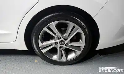 Hyundai Avante 2017 1.6 автомат (гидро), миниатюра 7