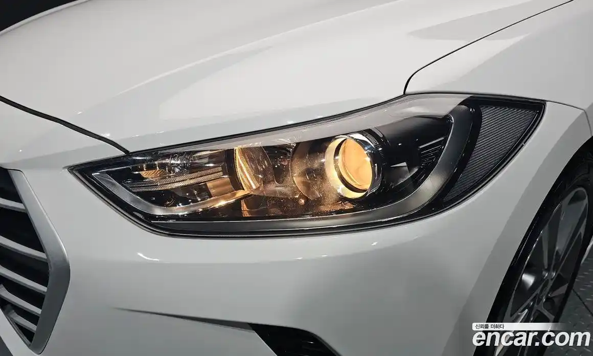 Hyundai Avante 2017 1.6 автомат (гидро), фото 8