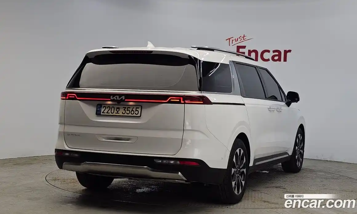 Kia Carnival 2023 3.5 автомат (гидро), фото 2