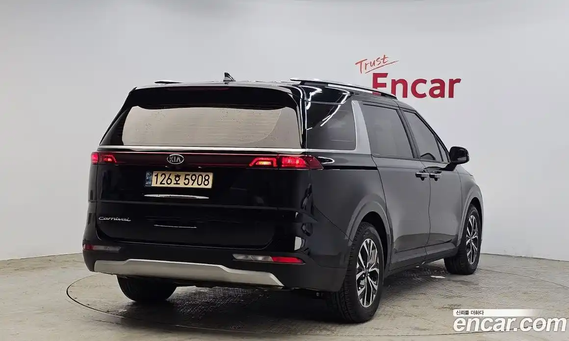 Kia Carnival 2021 2.2 автомат (гидро), фото 2