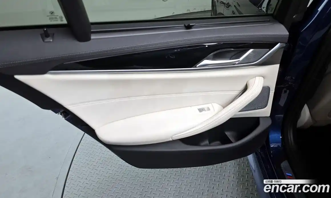 BMW 5 серия 2021 4.4 автомат (гидро), фото 15