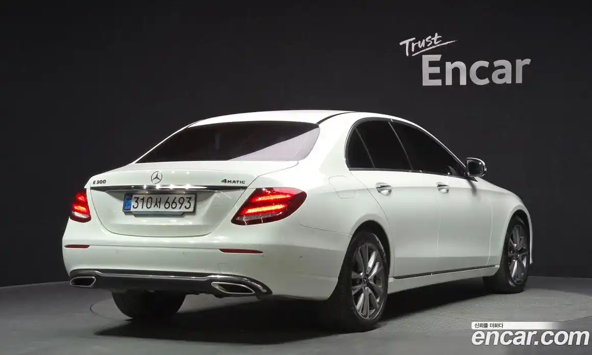 Mercedes-Benz E-Class 2019 2.0 автомат (гидро), фото 2
