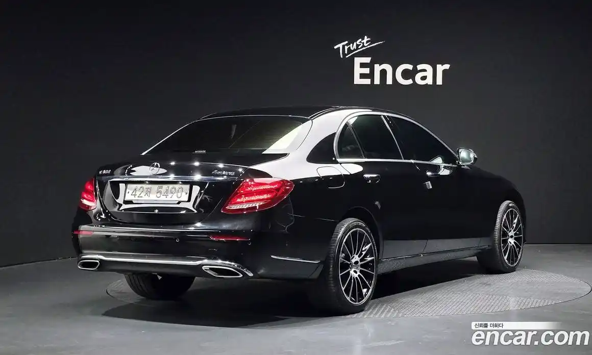 Mercedes-Benz E-Class 2018 2.0 гидро, фото 2