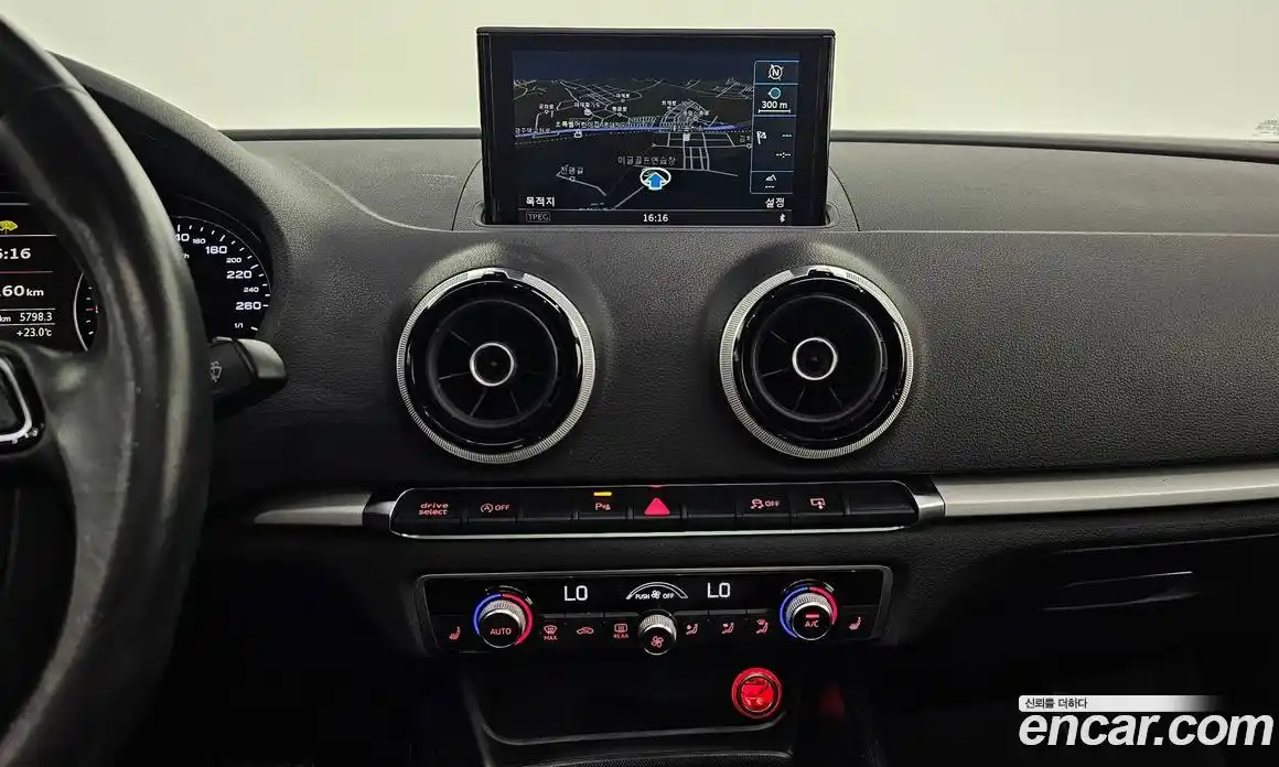 Audi A3 2015 2.0 автомат (гидро), фото 13