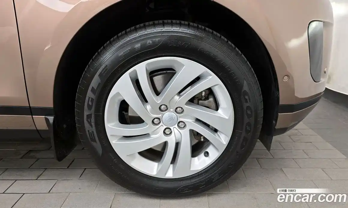 Land Rover Range Rover Evoque 2025 2.0 автомат (гидро), фото 7