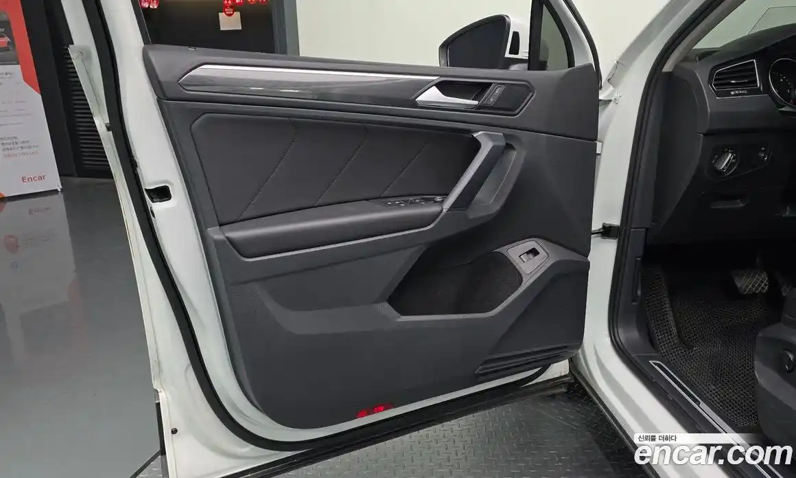 Volkswagen Tiguan 2020 2.0 автомат (гидро), фото 14