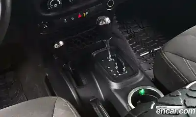 Jeep Wrangler 2016 3.6 автомат (гидро), миниатюра 11