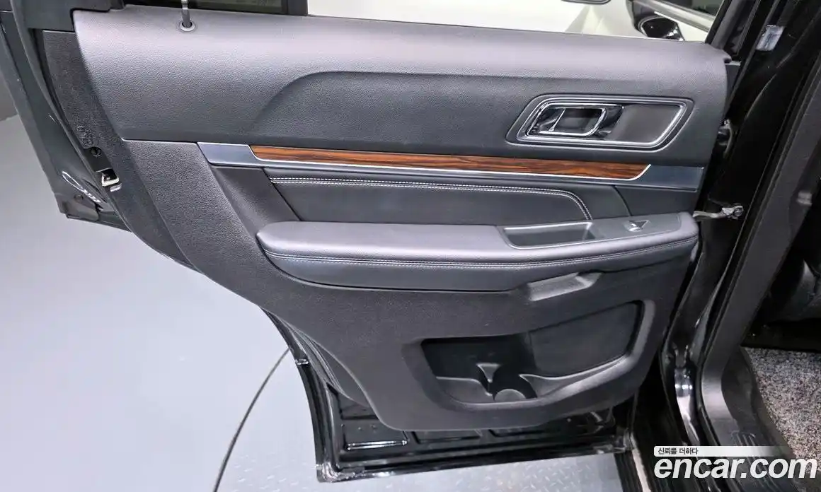 Ford Explorer 2019 2.3 автомат (гидро), фото 15