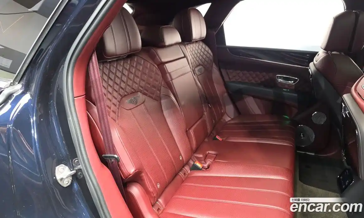 Bentley Bentayga 2022 4.0 гидро, фото 11
