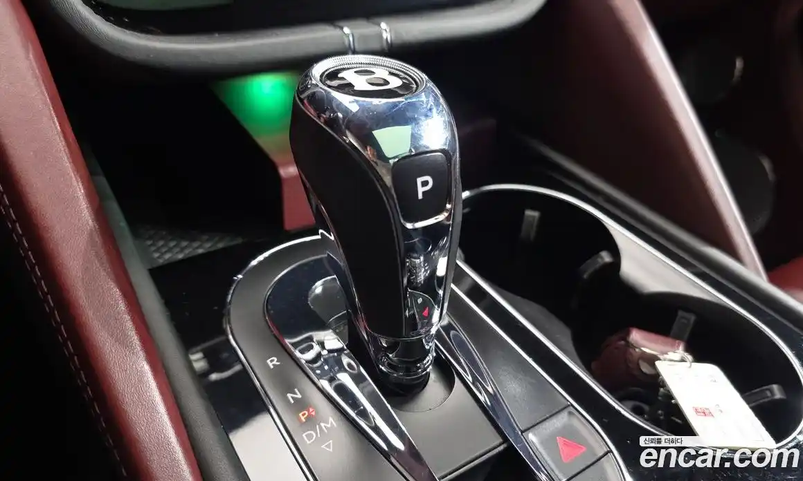 Bentley Bentayga 2022 4.0 гидро, фото 8