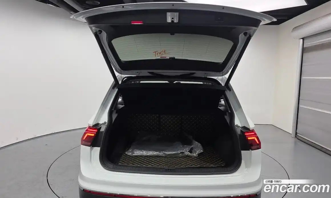 Volkswagen Tiguan 2021 2.0 автомат (гидро), фото 20