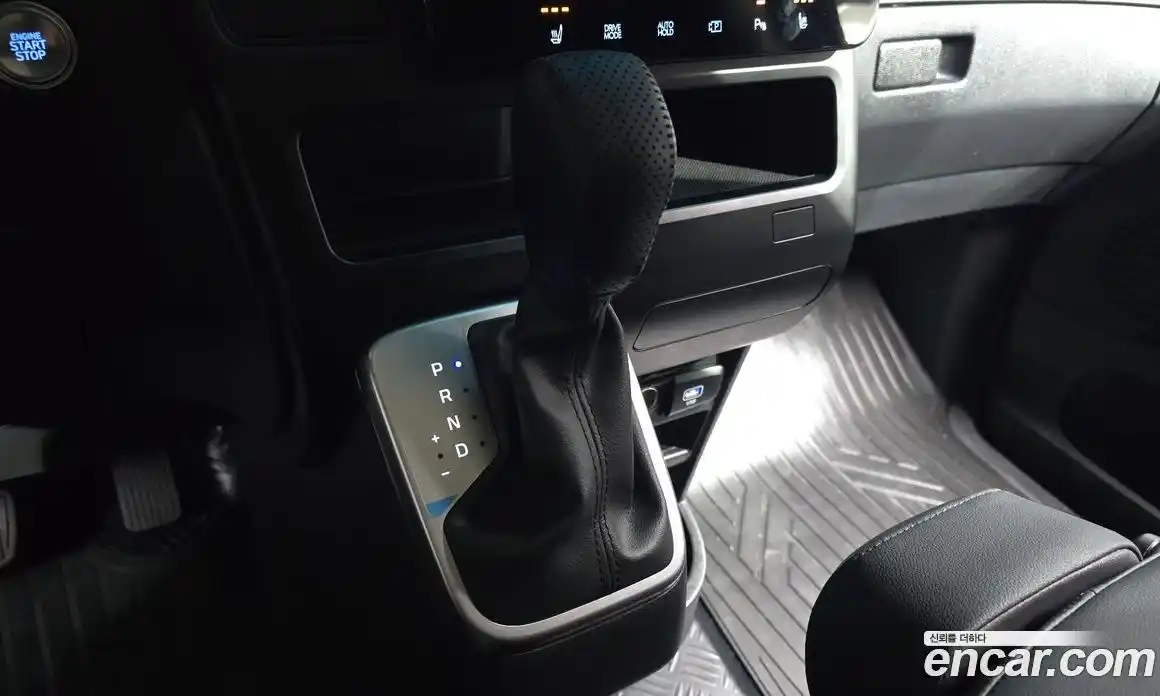 Hyundai Staria 2024 2.2 автомат (гидро), фото 12